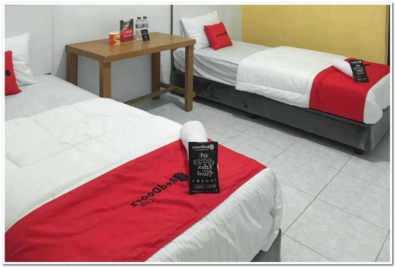 RedDoorz @ Simpang Pos Medan Hotel Bagian luar foto